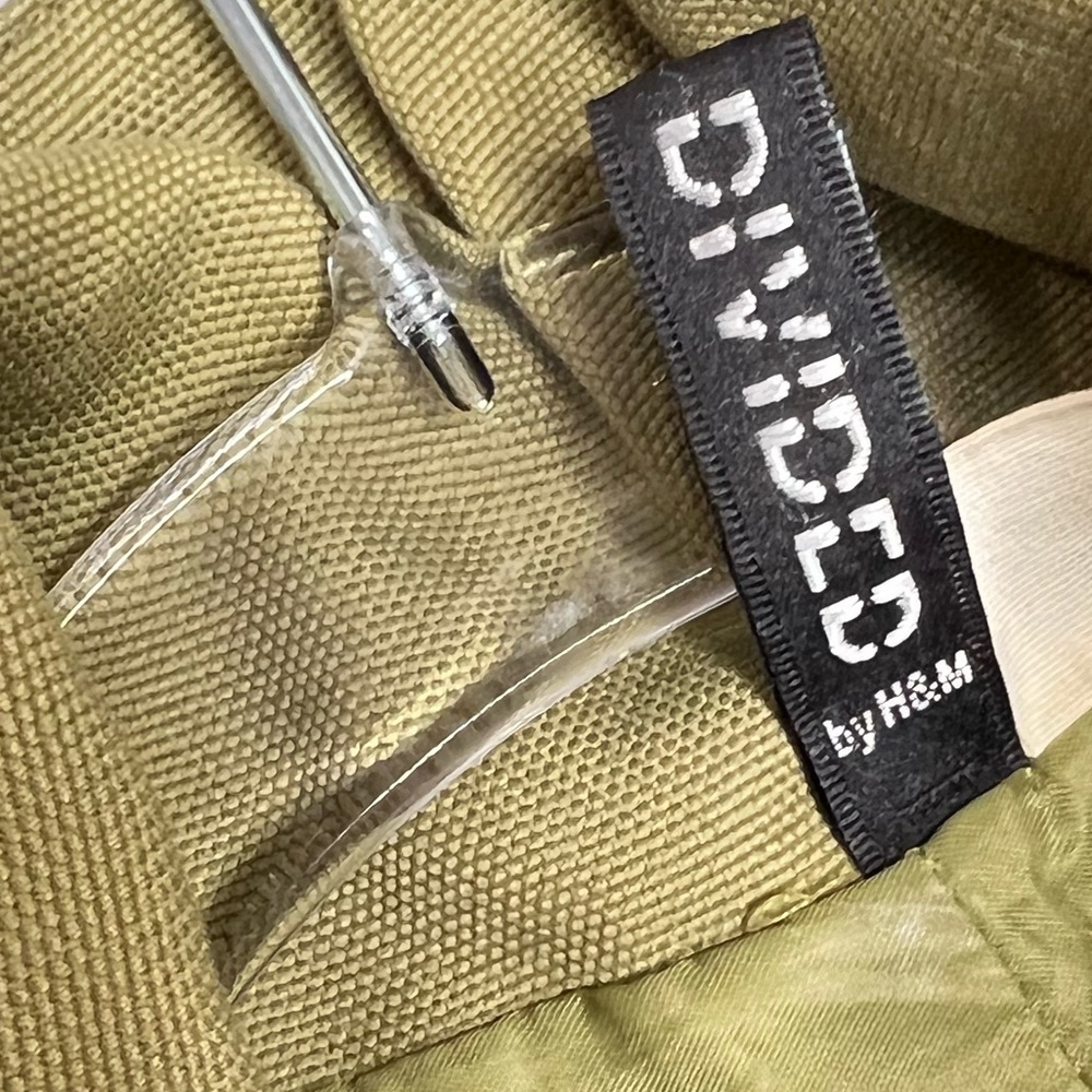 DIVIDED by H&M. OLIVE GREEN LONG COAT. ZIP FRONT. POCKETS. SIZE 36/US 6. - Picture 7 of 8